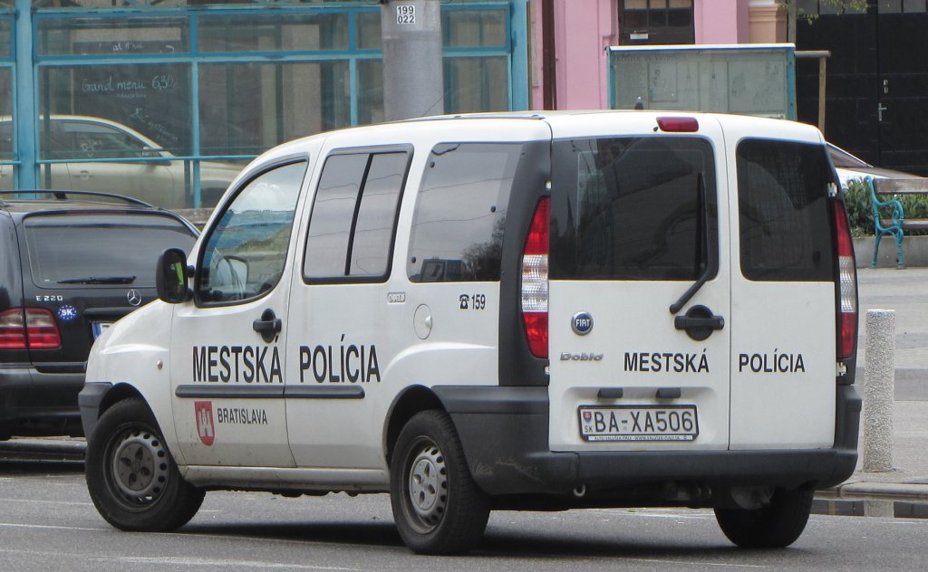 Fiat Doblo  METSK POLCIA  in Bratislava am 7.4.2012.