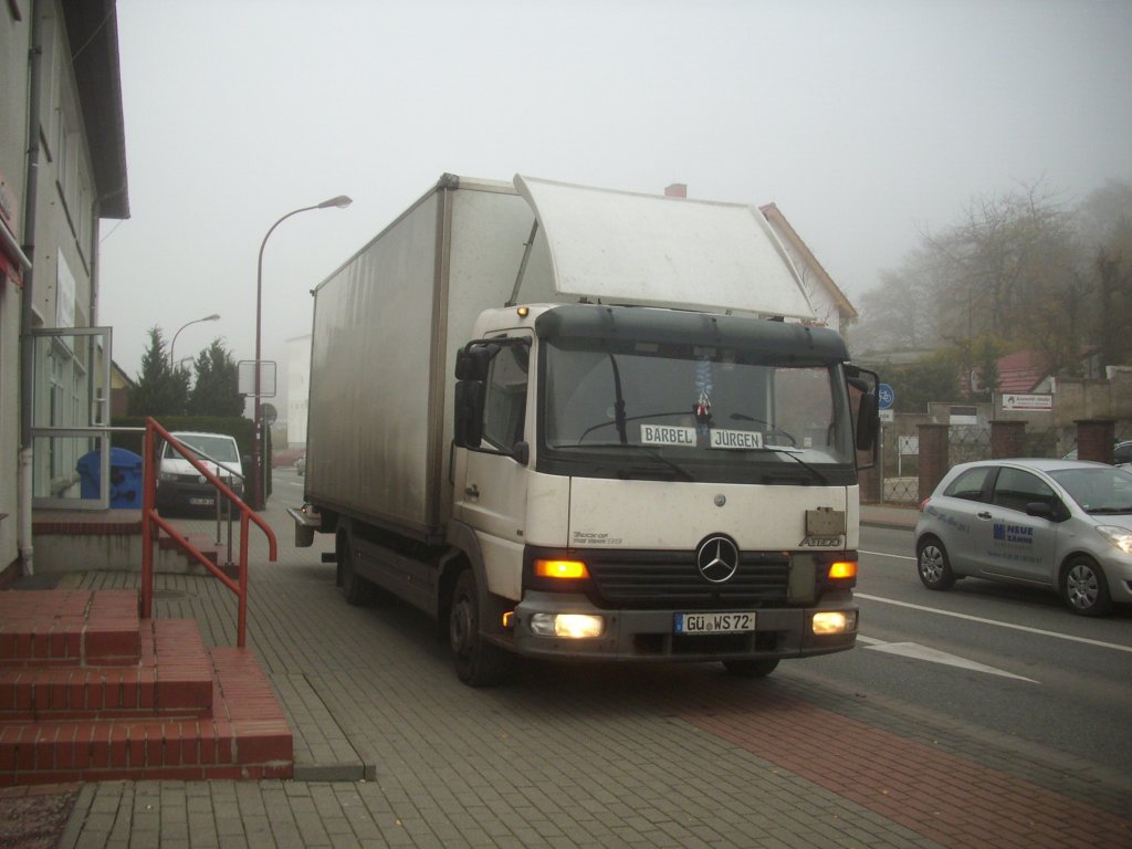 Mercedes-Benz mit Kastenaufbau in Bergen.