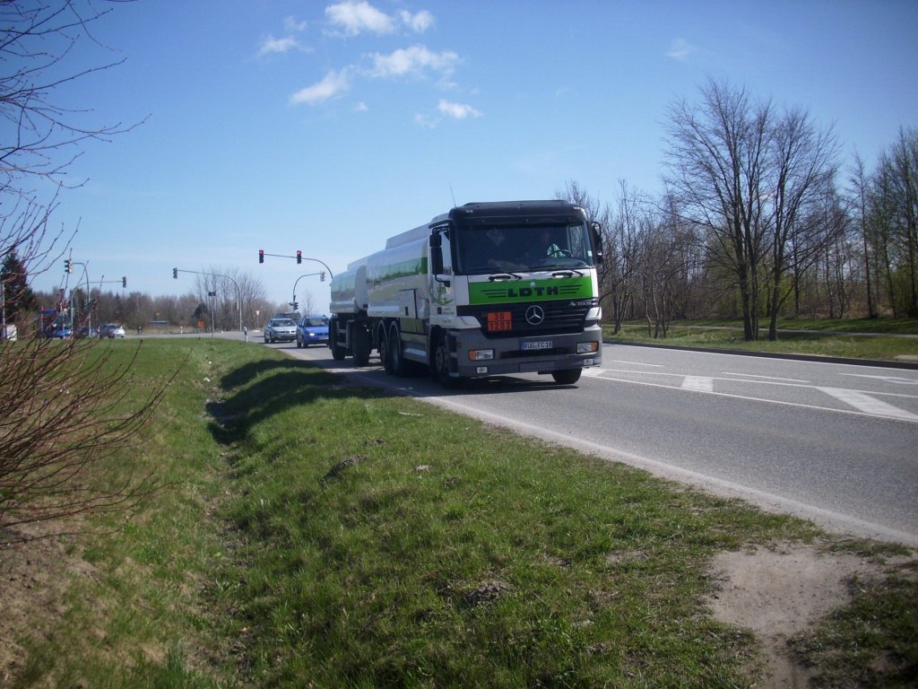 Mercedes-Benz Tanker in Sassnitz.