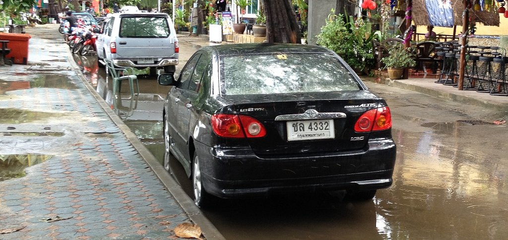 Toyota Corolla Altis in Phuket am 2.1.2012.