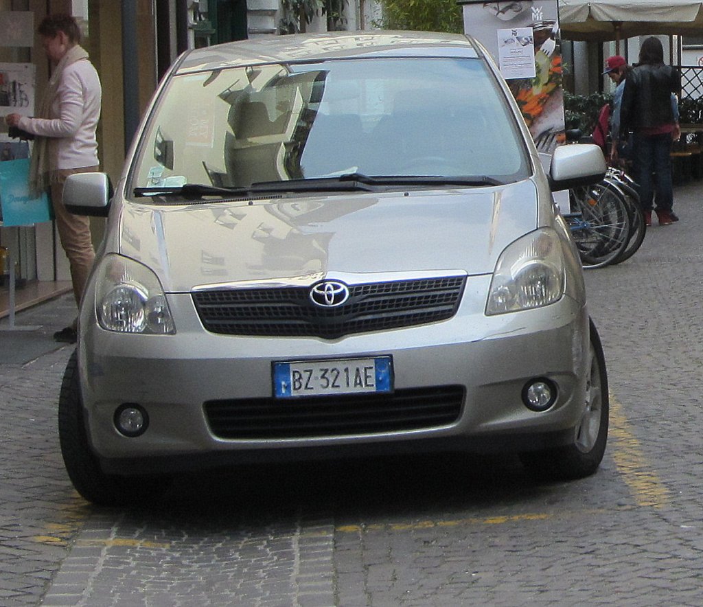Toyota Corolla Verso am 24.3.2012 in Bolzano/Bozen.