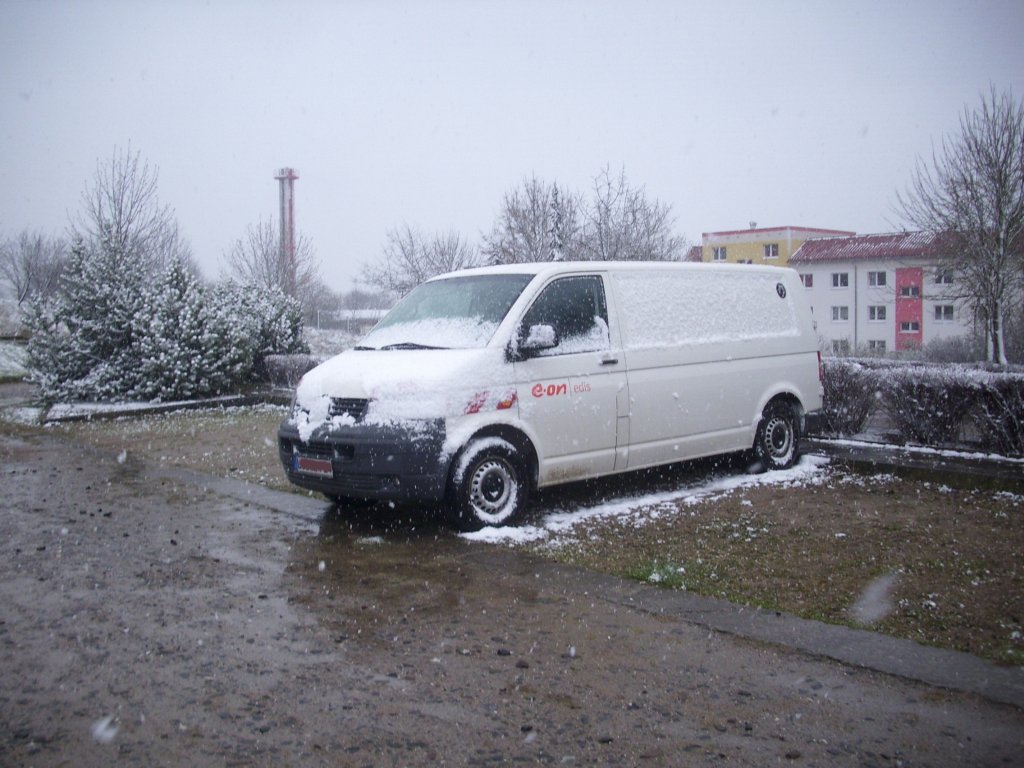 VW T4 verschneit in Sassnitz.