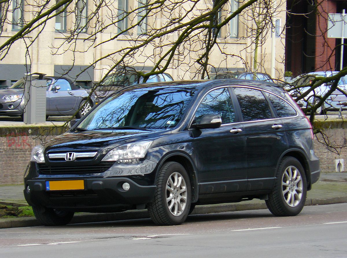 Honda CR-V Baujahr 2007. Den Haag, Niederlande 22-02-2015.