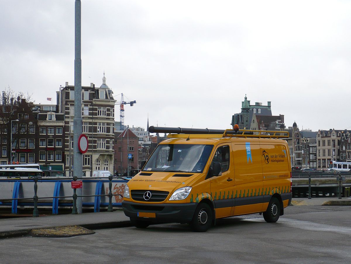 Mercedes-Benz Sprinter 313CDI Baujahr 2011. Amsterdam, Niederlande 01-04-2015.