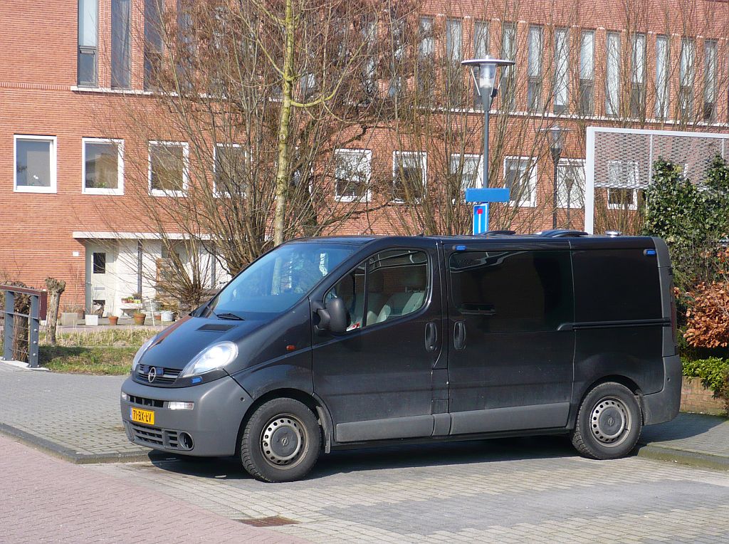 Opel Vivaro Polizei Fahrzeug. Leiden, Niederlande 04-03-2011.