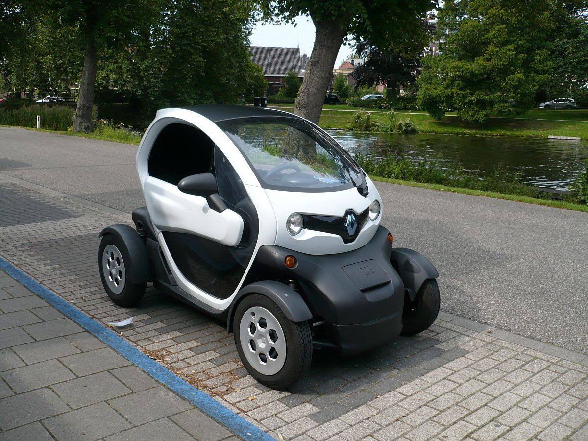 Renault Twizy Elektroauto. Leiden, Niederlande 01-08-2015.