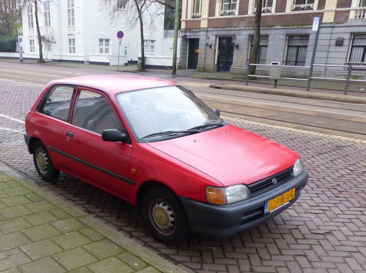 Toyota Starlet 1.3 Baujahr 1996. Den Haag, Niederlande 05-02-2017.