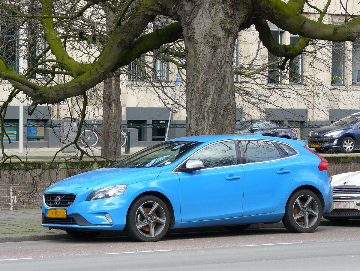 Volvo V40 Baujahr 2013. Den Haag, Niederlande 22-02-2015