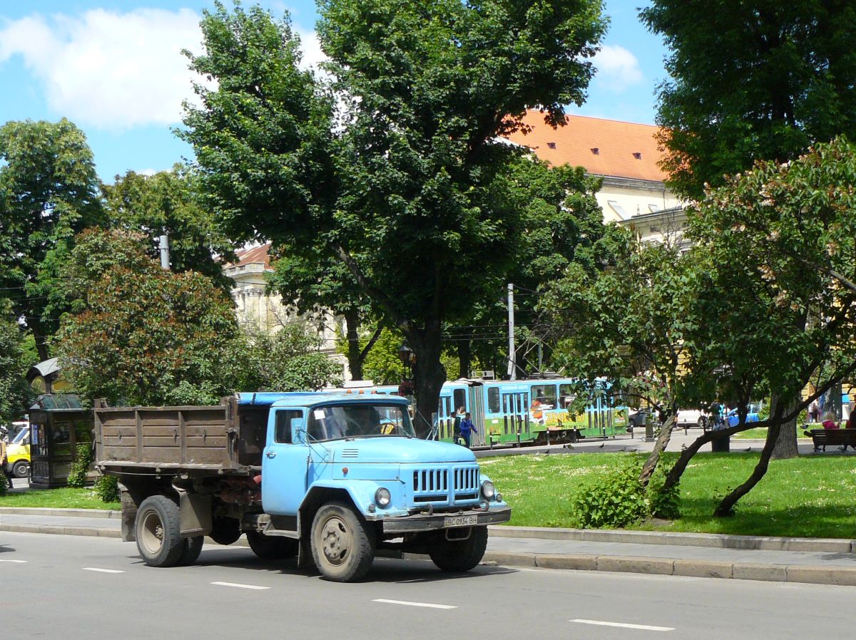 ZIL 131 LKW Prospekt Svobody, Lviv, Ukraine 28-05-2015.