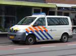Alle/483416/volkswagen-t5-transporter-polizeifahrzeug-baujahr-2008 Volkswagen T5 Transporter Polizeifahrzeug Baujahr 2008, Jan Hendrikstraat, Den Haag, Niederlande 07-02-2016.