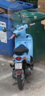 alle-modelle/210596/blaue-piaggio-vespa-in-riccione-am-862012 Blaue Piaggio-Vespa in Riccione am 8.6.2012.