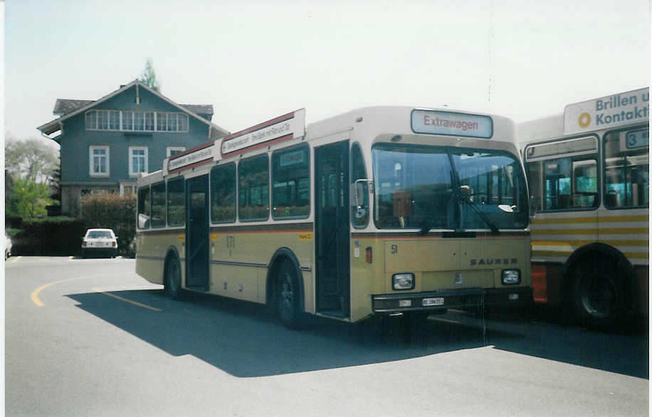 (012'226) - STI Thun - Nr. 51/BE 396'551 - Saurer/R&J am 3. Mai 1995 bei der Schifflndte Thun