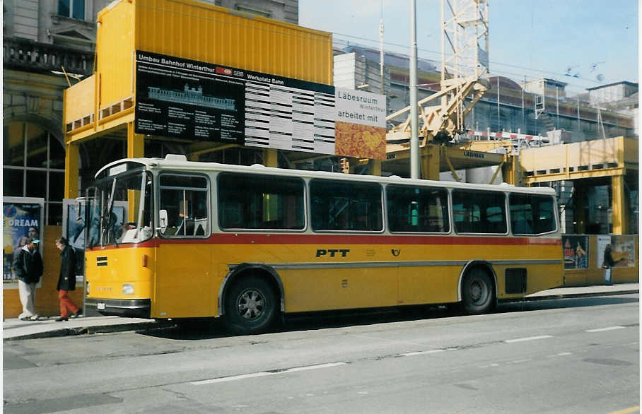 (013'722) - Steiger, Schlatt - ZH 13'779 - Saurer/Hess (ex P 25'802) am 24. Februar 1996 beim Hauptbahnhof Winterthur