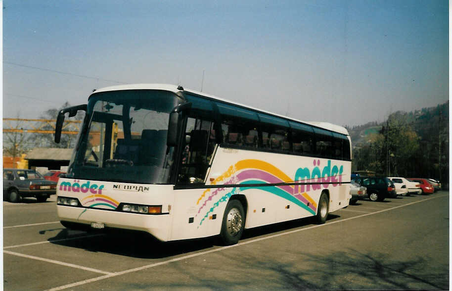 (013'903) - Mder, Meiringen - BE 240'072 - Neoplan am 10. April 1996 in Thun, Seestrasse