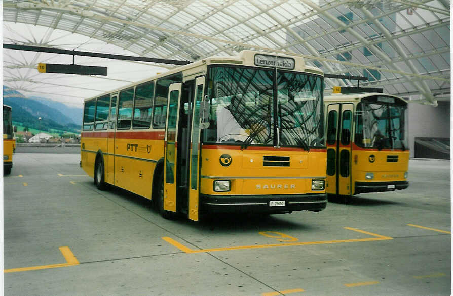 (014'305) - PTT-Regie - P 25'650 - Saurer/Lauber am 2. Juli 1996 in Chur, Postautostation