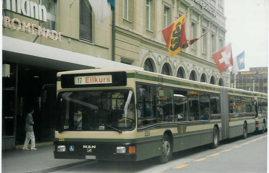 (014'820) - SVB Bern - Nr. 235/BE 513'235 - MAN am 26. August 1996 beim Bahnhof Bern