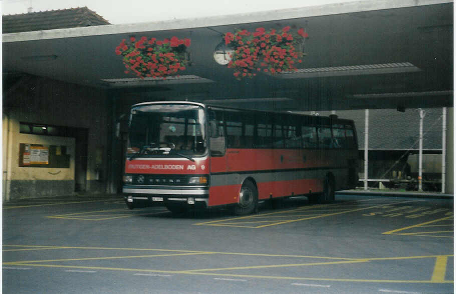 (015'023) - AFA Adelboden - Nr. 9/BE 26'709 - Setra am 8. September 1996 beim Bahnhof Frutigen