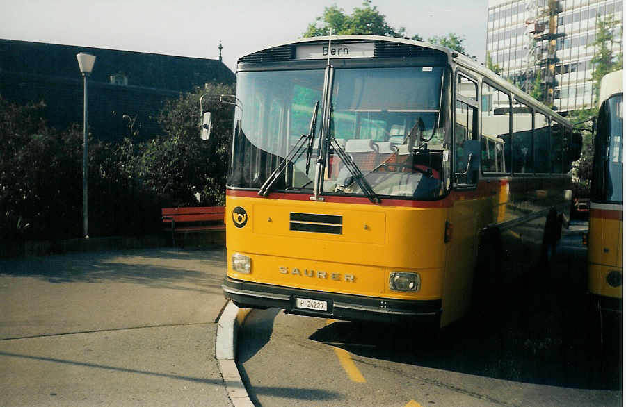 (015'034) - PTT-Regie - P 24'229 - Saurer/Tscher am 11. September 1996 in Bern, Postautostation