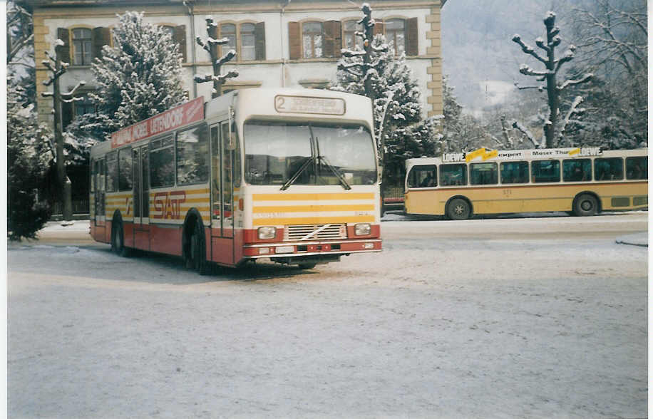 (016'011) - SAT Thun - Nr. 33/BE 419'033 - Volvo/R&J am 31. Dezember 1996 beim Bahnhof Thun