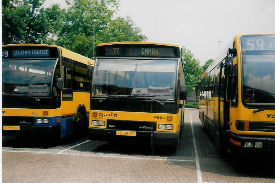 (017'824) - Gado Groningen - Nr. 4263/VH-34-KD - DAF/Den Oudsten am 15. Juli 1997 beim Bahnhof Emmen