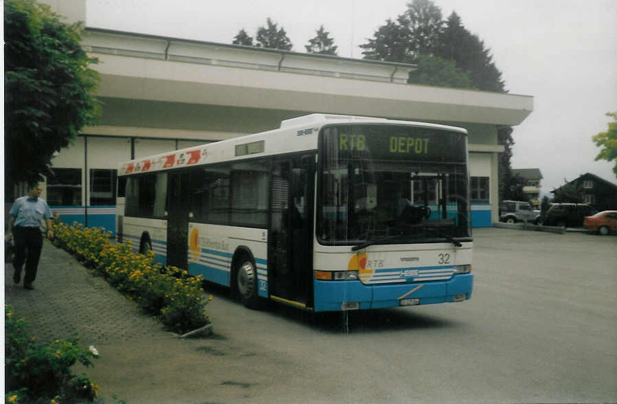 (018'416) - RTB Altsttten - Nr. 32/SG 129'044 - Volvo/Hess am 2. August 1997 in Altsttten, Garage