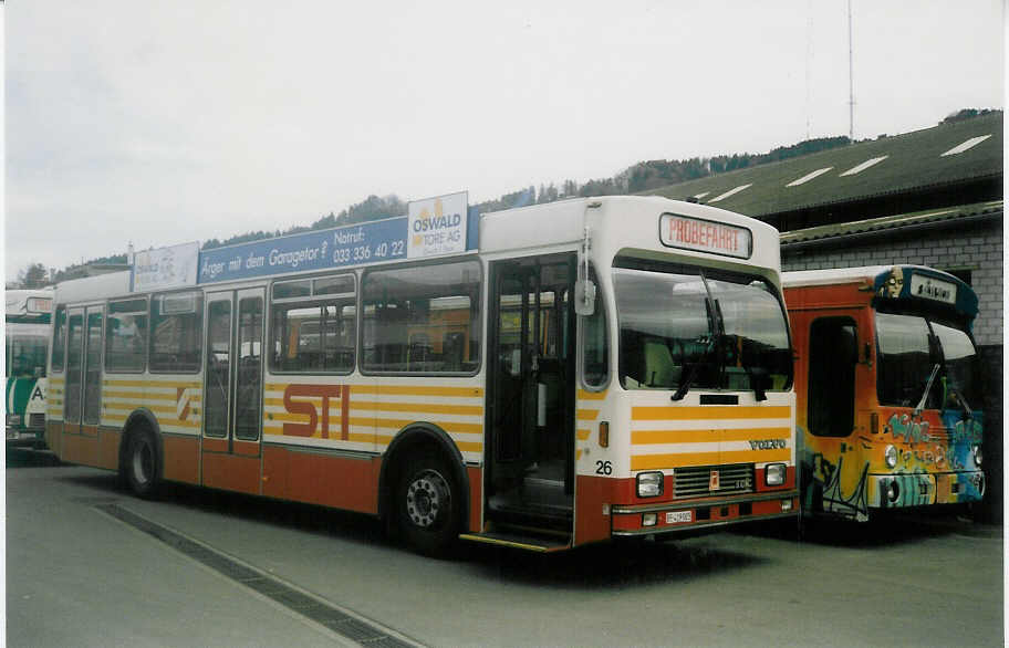 (021'915) - STI Thun - Nr. 26/BE 419'025 - Volvo/R&J (ex SAT Thun Nr. 26) am 6. Mrz 1998 in Thun, Garage