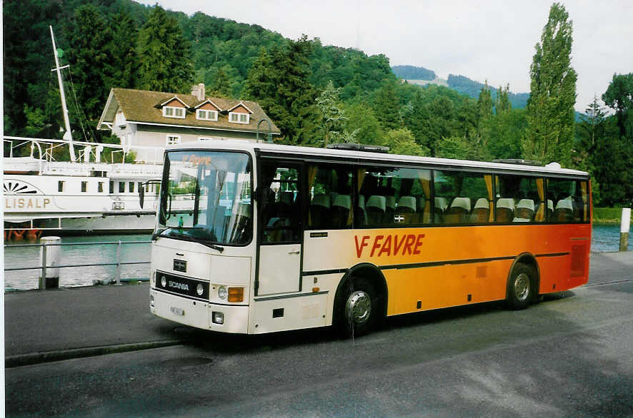 (023'209) - Favre, Rochefort - NE 8437 - Scania/Van Hool am 6. Juni 1998 bei der Schifflndte Thun