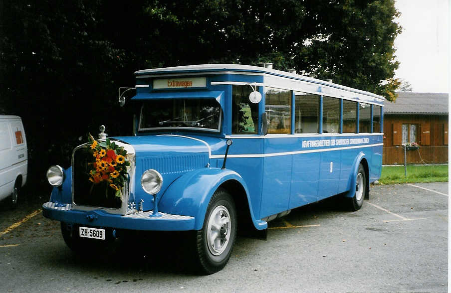 (026'315) - VBZ Zrich - Nr. 9/ZH 5609 - Saurer/SWS (ex Bamert, Wollerau; ex BBA Aarau Nr. 1; ex VBZ Zrich Nr. 209; ex VBZ Zrich Nr. 9) am 3. Oktober 1998 in Rti, Sonnenplatz