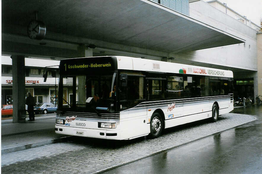 (026'713) - Ryffel, Uster - Nr. 77/ZH 26'347 - Iveco am 3. Oktober 1998 beim Bahnhof Uster