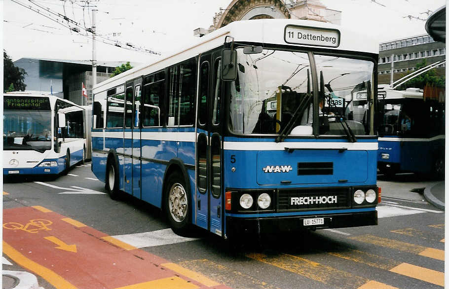 (034'303) - Bucheli, Kriens - Nr. 5/LU 15'771 - NAW/FHS am 13. Juli 1999 beim Bahnhof Luzern