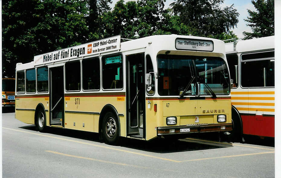 (035'012) - STI Thun - Nr. 47/BE 396'547 - Saurer/R&J am 3. August 1999 bei der Schifflndte Thun