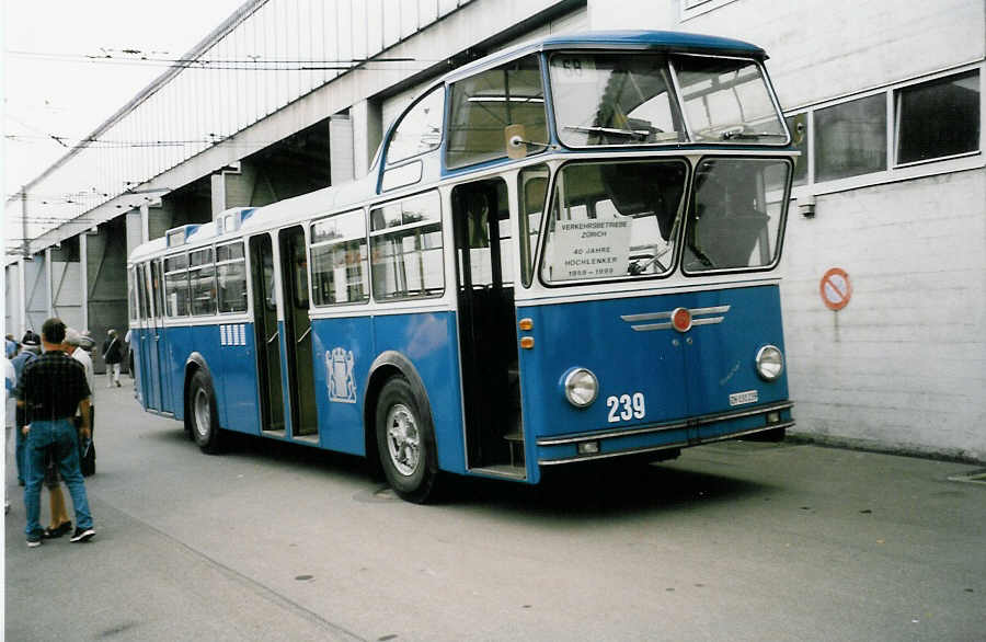 (035'808) - VBZ Zrich - Nr. 239/ZH 131'239 - FBW/Tscher Hochlenker (ex Kamm, Schlieren; ex VBZ Zrich Nr. 239; ex VBZ Zrich Nr. 219) am 28. August 1999 in Luzern, Depot VBL