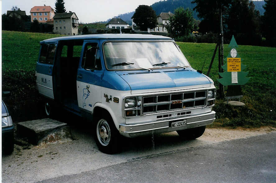 (036'813) - NLB Les Brenets - NE 22'435 - GMC am 12. September 1999 in Les Brenets, Schiffstation