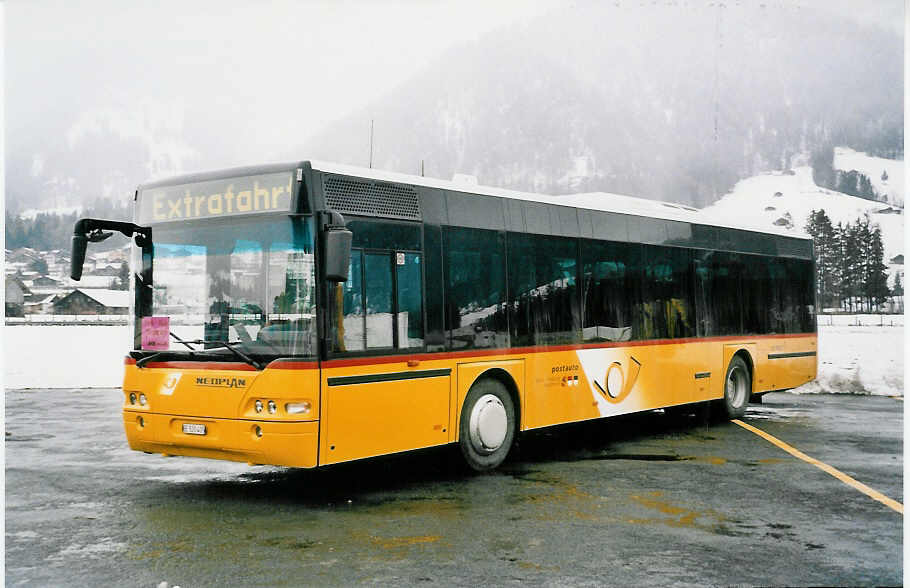 (039'133) - Engeloch, Riggisberg - Nr. 12/BE 520'405 - Neoplan am 19. Februar 2000 in Frutigen, Flugplatz