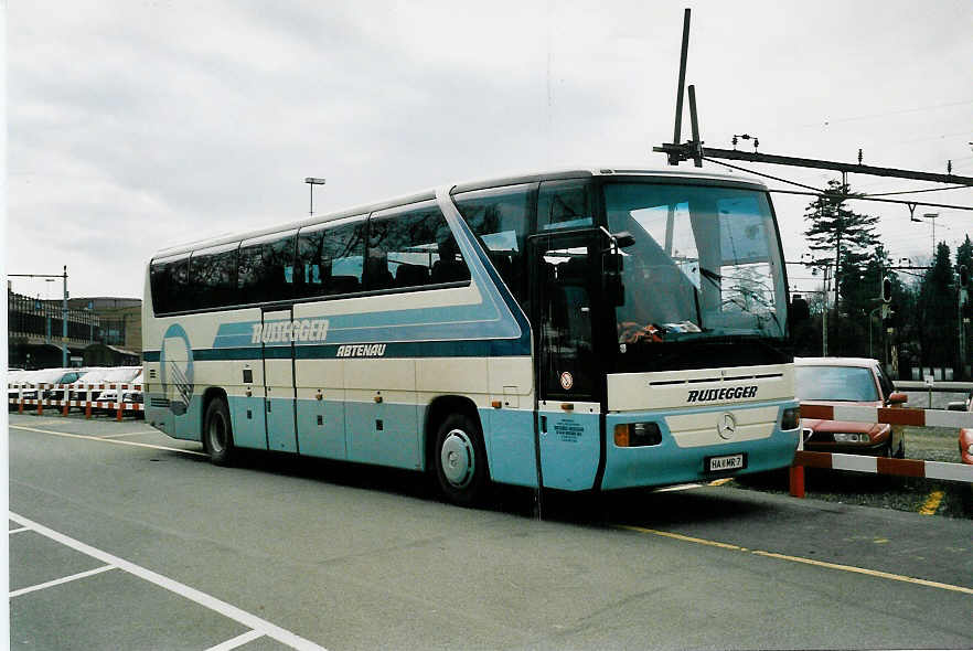 (039'535) - Aus Oesterreich: Russegger, Abtenau - HA MR 7 - Mercedes am 10. Mrz 2000 beim Bahnhof Thun