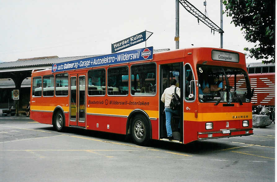 (041'705) - BOB Interlaken - Nr. 3/BE 339'040 - Saurer/R&J (ex STI Thun Nr. 53) am 9. Juli 2000 beim Bahnhof Interlaken West