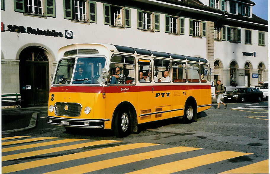 (042'620) - Rentsch, Briswil - BE 353'048 - FBW/Gangloff (ex P 23'203; ex P 21'003) am 18. August 2000 beim Bahnhof Thun