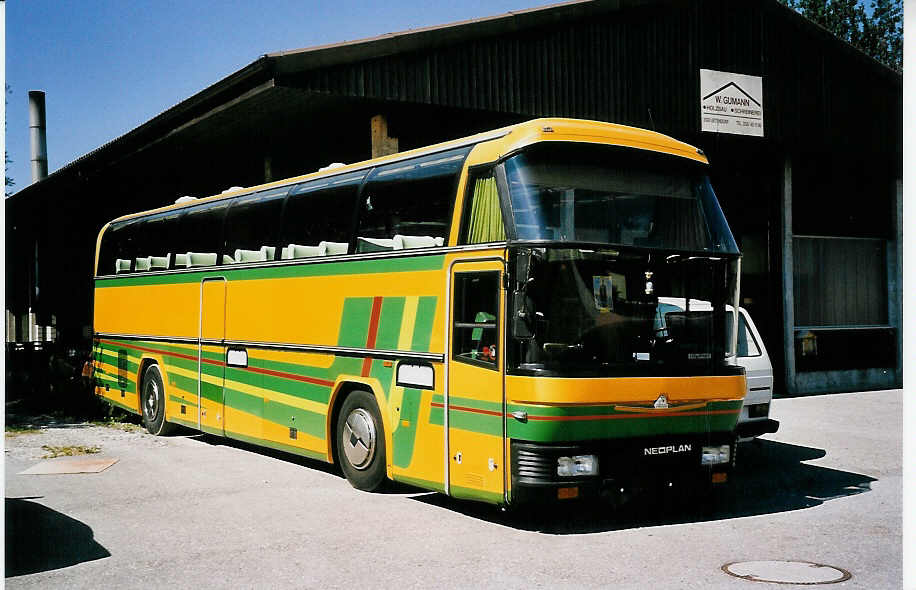 (043'206) - Dinic, Thun - Neoplan (ex AvH Heimenschwand Nr. 12) am 11. September 2000 in Uetendorf, Allmend