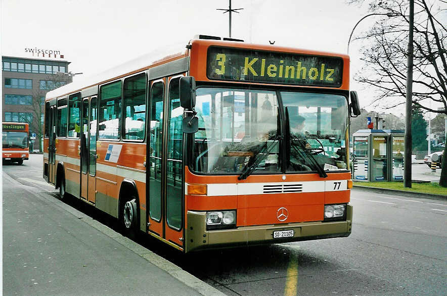 (044'134) - BOGG Wangen b.O. - Nr. 77/SO 21'105 - Mercedes/Hess (ex SOO Olten Nr. 77) am 27. Dezember 2000 beim Bahnhof Olten