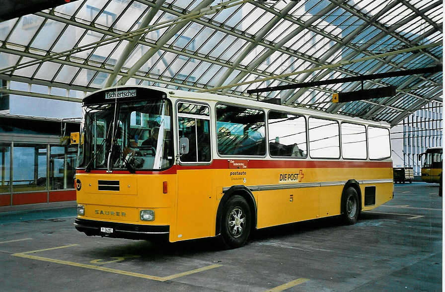 (044'334) - PTT-Regie - P 24'282 - Saurer/Hess am 1. Januar 2001 in Chur, Postautostation