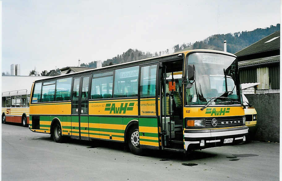 (044'708) - STI Thun - Nr. 18/BE 26'814 - Setra (ex AvH Heimenschwand Nr. 1) am 7. Februar 2001 in Thun, Garage