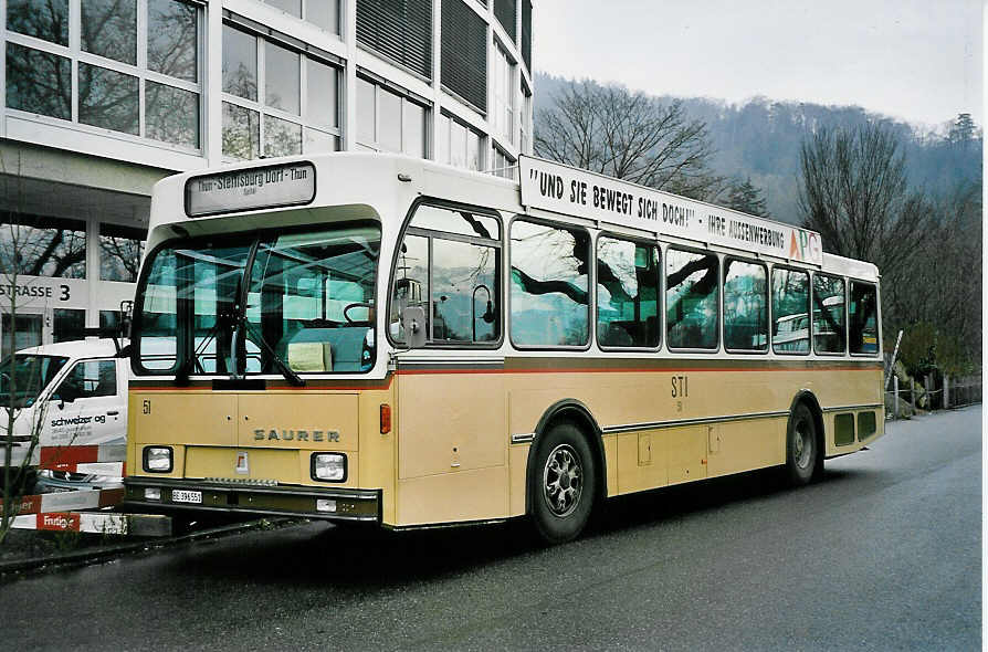 (045'210) - STI Thun - Nr. 51/BE 396'551 - Saurer/R&J am 8. Mrz 2001 bei der Schifflndte Thun