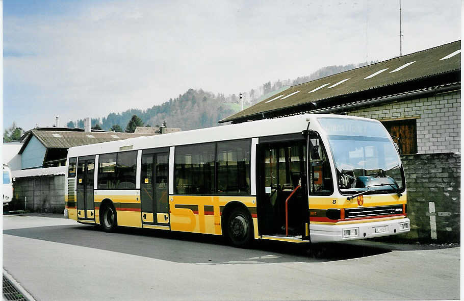 (045'619) - STI Thun - Nr. 8/BE 26'034 - Den Oudsten (ex TSG Blumenstein Nr. 8) am 4. April 2001 in Thun, Garage