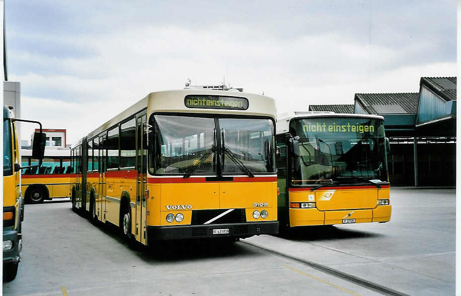 (045'725) - Steiner, Ortschwaben - Nr. 11/BE 433'818 - Volvo/R&J am 18. April 2001 in Bern, Postautostation