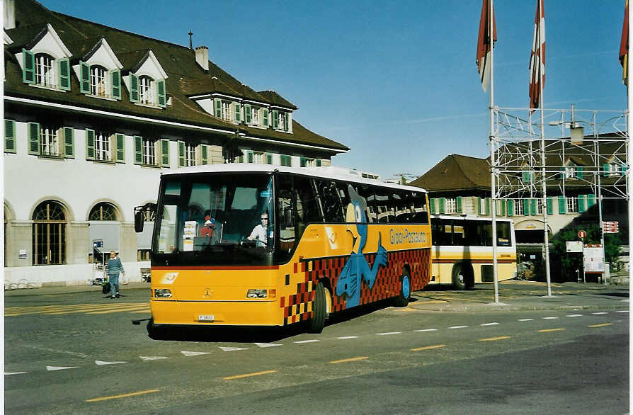 (046'527) - PTT-Regie - P 26'012 - Mercedes (ex Steiner, Meikirch) am 12. Mai 2001 beim Bahnhof Thun