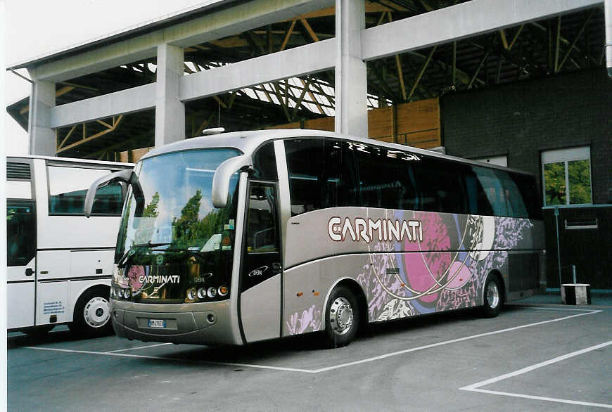(047'220) - Aus Italien: Carminati, Capriate - Nr. 11/BM-476 EX - Volvo am 13. Juni 2001 in Thun, Grabengut