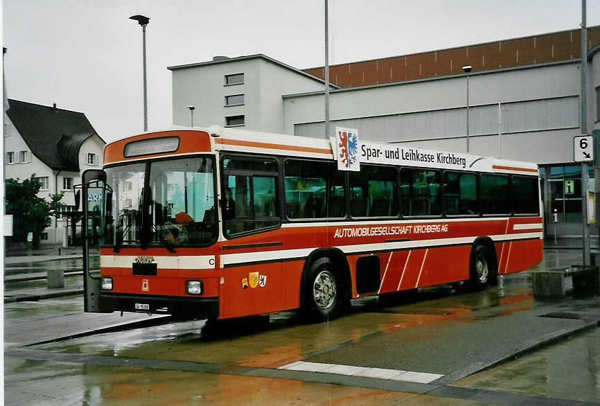 (048'414) - AKAG Kirchberg - Nr. C/SG 95'308 - NAW/R&J am 18. Juli 2001 beim Bahnhof Wil