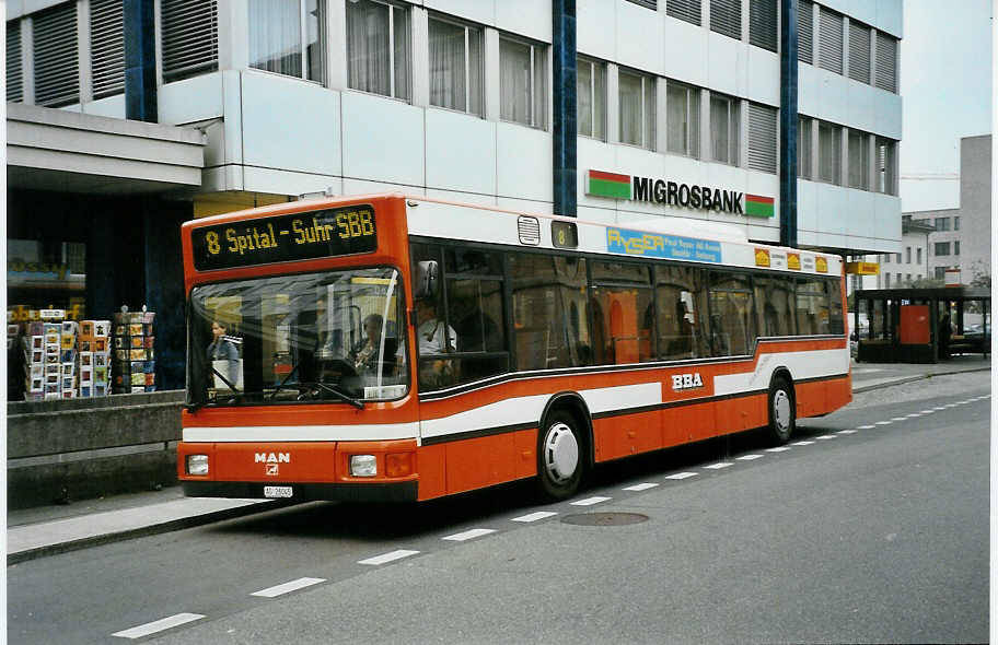 (050'406) - BBA Aarau - Nr. 145/AG 26'045 - MAN am 18. Oktober 2001 beim Bahnhof Aarau