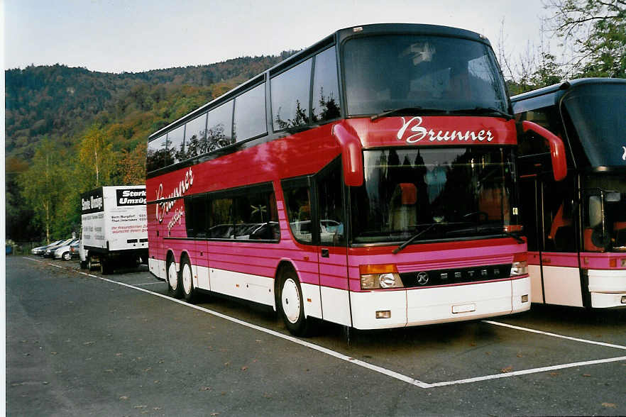 (050'512) - Brunner, Sargans - SG 40'670 - Setra am 27. Oktober 2001 in Thun, Seestrasse