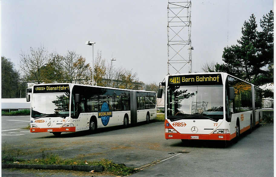 (050'624) - RBS Worblaufen - Nr. 76/BE 565'076 + Nr. 77/BE 565'077 - Mercedes am 18. November 2001 in Worblaufen, Garage